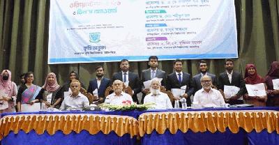 ডিনস অ্যাওয়ার্ড পেলেন বাকৃবির কৃষি অনুষদের ১২ শিক্ষার্থী