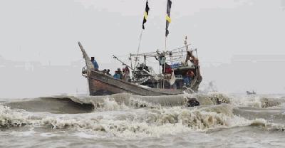 বঙ্গোপসাগরে ১২–১৮ ফুট ঢেউ, জেলেদের সতর্ক করল কোস্ট গার্ড