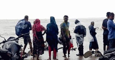বরগুনায় সমুদ্র সৈকতে গোসলে নেমে পর্যটক নিখোঁজ