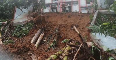 লামায় টানা বর্ষণে পাহাড় ধসের শঙ্কা, ঝুঁকিতে দুই হাজার পরিবার