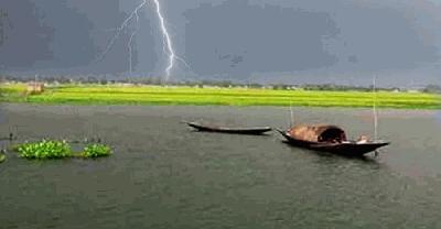 সিরাজগঞ্জে বজ্রাঘাতে পঞ্চম শ্রেণির শিক্ষার্থীর মৃত্যু