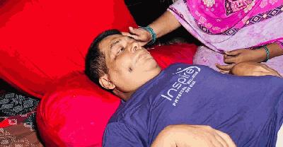 ক্যান্সারের সঙ্গে জীবনযুদ্ধ, বাঁচতে চান দিনমজুর খুরশিদ
