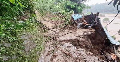 পাহাড়ি পাঁচ জেলায় ভূমিধসের সতর্কবার্তা,  হতে পারে ৫০০ মিমি পর্যন্ত বৃষ্টি