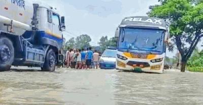 ঢলে ভাসছে চট্টগ্রাম-কক্সবাজার মহাসড়ক, স্থবির জনজীবন