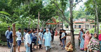 সদরপুরে সরকারি রাস্তা দখলের অভিযোগ, দুর্ভোগে শতাধিক পরিবার