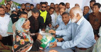 বন্যার্তদের পাশে সরকার, প্রধানমন্ত্রীর নির্দেশনায় চলছে সহায়তা কার্যক্রম: ত্রাণ প্রতিমন্ত্রী