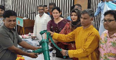 বেলকুচিতে কোটি টাকার উন্নয়ন সহায়তা ও অনুদান বিতরণ