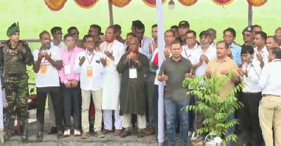 বরিশাল পৌঁছেছেন প্রধানমন্ত্রী, অংশ নিয়েছেন বৃক্ষরোপণ কর্মসূচিতে