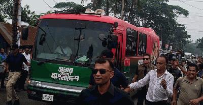 মুকসুদপুরের হাজারো নেতাকর্মী সড়কে দাঁড়িয়ে শুভেচ্ছা জানালেন প্রধানমন্ত্রীকে 