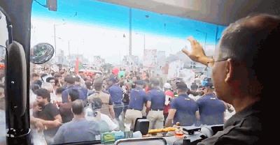 বরিশালের পথে প্রধানমন্ত্রী