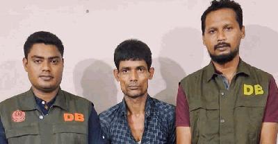 ঠাকুরগাঁওয়ে ৩২ মামলার আসামি চিহ্নিত মাদক ব্যবসায়ী মোজাম্মেল গ্রেপ্তার  