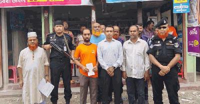 নামের আগে ডাক্তার পদবি, ধরেও ছেড়ে দিল প্রশাসন   