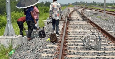 বাড়ছে দুর্ঘটনার শঙ্কা, হুমকির মুখে ঢাকা-ভাঙ্গা ট্রেন চলাচল  