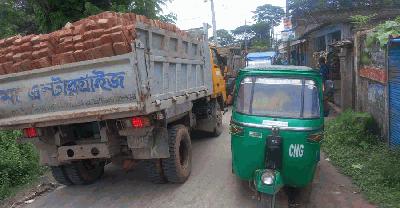 সংস্কারের পরই বেহাল বুরুঙ্গা বাজার সড়ক, ঝুঁকিতে জনজীবন  
