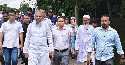 গণমাধ্যমে সংবাদ প্রকাশের পর গোয়াইনঘাটের সড়ক পরিদর্শনে মন্ত্রী