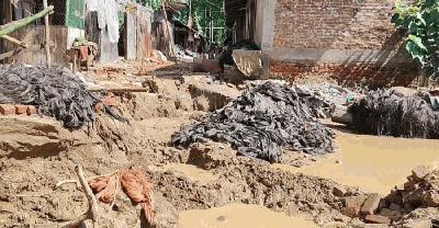 বন্যার ধ্বংসলীলায় ধুঁকছে সাতকানিয়ার ঐতিহ্যবাহী চরকা শিল্প  