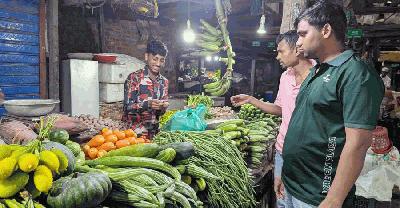বন্যার ধাক্কায় কক্সবাজারে ৪০ টাকার সবজি ১০০ টাকা  