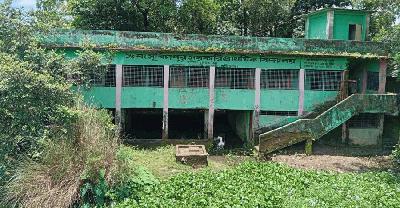 লাখাইয়ে ৬ প্রাথমিক বিদ্যালয়ে জীবনের ঝুঁকি নিয়ে চলছে পাঠদান  
