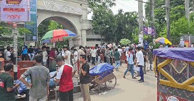 জবির পর এবার ঢাকা কলেজে ছাত্রদল-ছাত্রশিবির সংঘর্ষ, আহত ২৭