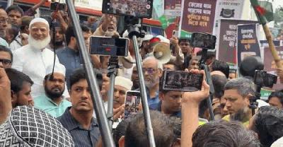 সচিবালয় অভিমুখে ১১ দলীয় ঐক্যের মিছিল, পুলিশের বাধায় ধাক্কাধাক্কি