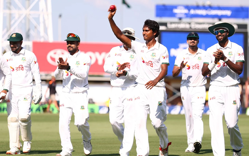 অস্ট্রেলিয়াকে কোণঠাসা করে স্বপ্নের শুরু বাংলাদেশের