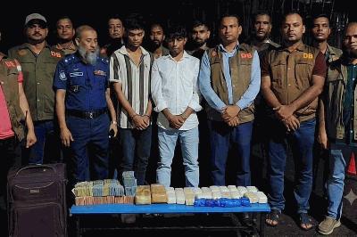 গোপালগঞ্জে মাইক্রোবাসে মিলল ৬৪ হাজার ইয়াবা, গ্রেপ্তার ২