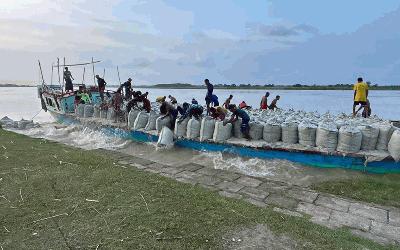 গোপালগঞ্জে বাড়ছে নদীভাঙন, ভিটেমাটি হারিয়ে অন্যত্র আশ্রয়