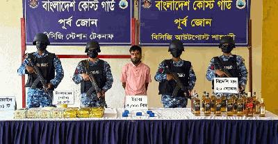 টেকনাফে মাদকের বড় চালান জব্দ, ১৪ কেজি আইস-৫ হাজার ইয়াবা উদ্ধার