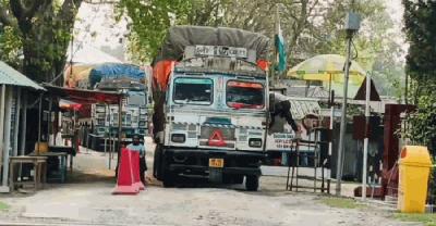 শনিবার থেকেই হিলি বন্দরে ফিরছে বাণিজ্যের গতি