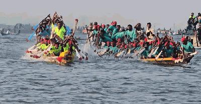 হারানো ঐতিহ্য ফিরল ৫০ বছর পর, বৈঠার তালে তালে উত্তাল সুরমা