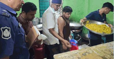 অস্বাস্থ্যকর পরিবেশে খাবার, কাগজপত্রও নেই—সাতকানিয়ায় ৫ ব্যবসায়ীকে জরিমানা