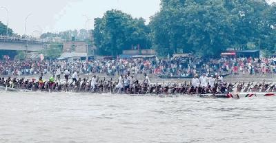 নৌকাবাইচে মুখর গড়াইয়ের দুই পাড়