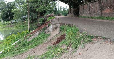ভাঙা সেতু-সড়কে মরণঝুঁকি, ৭ গ্রামের মানুষের ভরসা সেই নড়বড়ে পথ