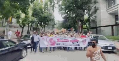 ‘জয় বাংলা’ স্লোগানে মিছিল, ধানমণ্ডিতে পরপর হাতবোমা বিস্ফোরণ