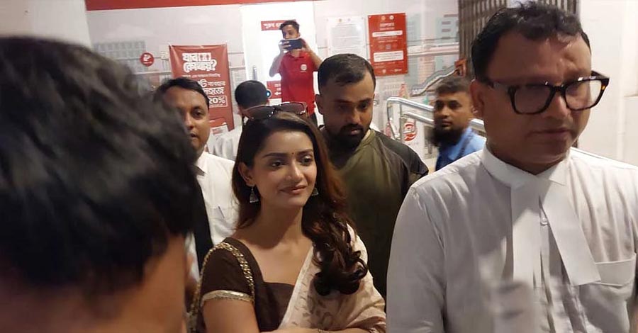 শাড়ির মামলায় কাঠগড়ায় তানজিন তিশা, বাড়ল জামিনের মেয়াদ