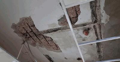 চাঁদপুর হাসপাতালে ছাদের পলেস্তারা খসে আহত ৩ রোগী, আতঙ্কে রোগীরা