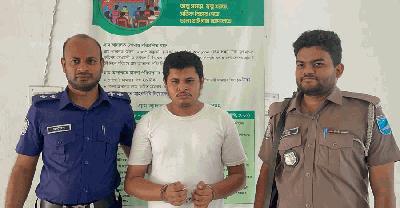 মুখে বালিশ চেপে ধরে মাদ্রাসাছাত্রকে বলাৎকারের অভিযোগ, শিক্ষক গ্রেপ্তার
