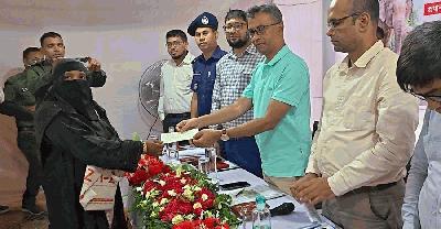 লোকালয়ে হাতি, ক্ষতিগ্রস্তদের হাতে ২১ লাখ ৫৯ হাজার টাকা; হাতি না মারার আহ্বান