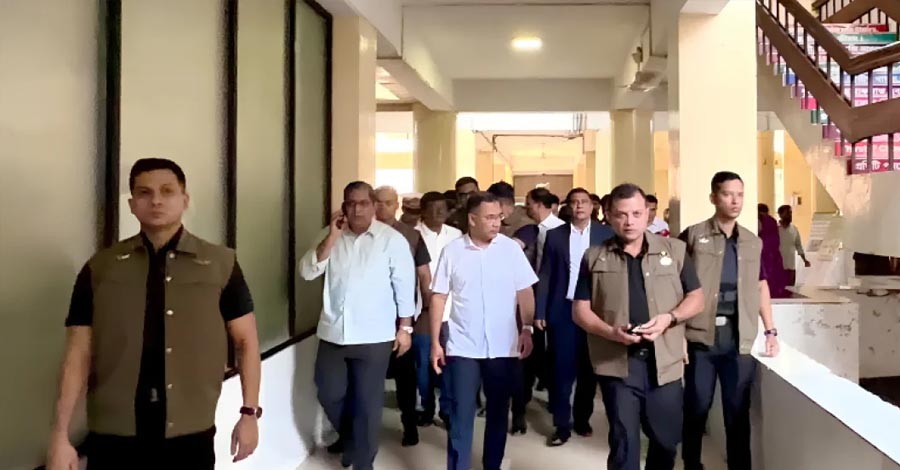 ১৩ স্থানে প্রধানমন্ত্রীর ঝটিকা সফর, হাসপাতাল পরিচ্ছন্নতায় সাত দিনের নির্দেশ