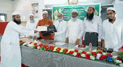 প্রশিক্ষণপ্রাপ্ত ইমামদের সনদ বিতরণ ও পূজামণ্ডপে শুভেচ্ছা বিনিময় করলেন কেসিসি প্রশাসক