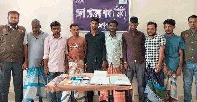 নবাবগঞ্জে সড়কে গাছ ফেলে ডাকাতি, আন্তঃজেলা চক্রের ৮ সদস্য গ্রেপ্তার