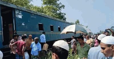 কুমিল্লায় কর্ণফুলী কমিউটারের ৩ বগি লাইনচ্যুত, রেল যোগাযোগে বিঘ্ন