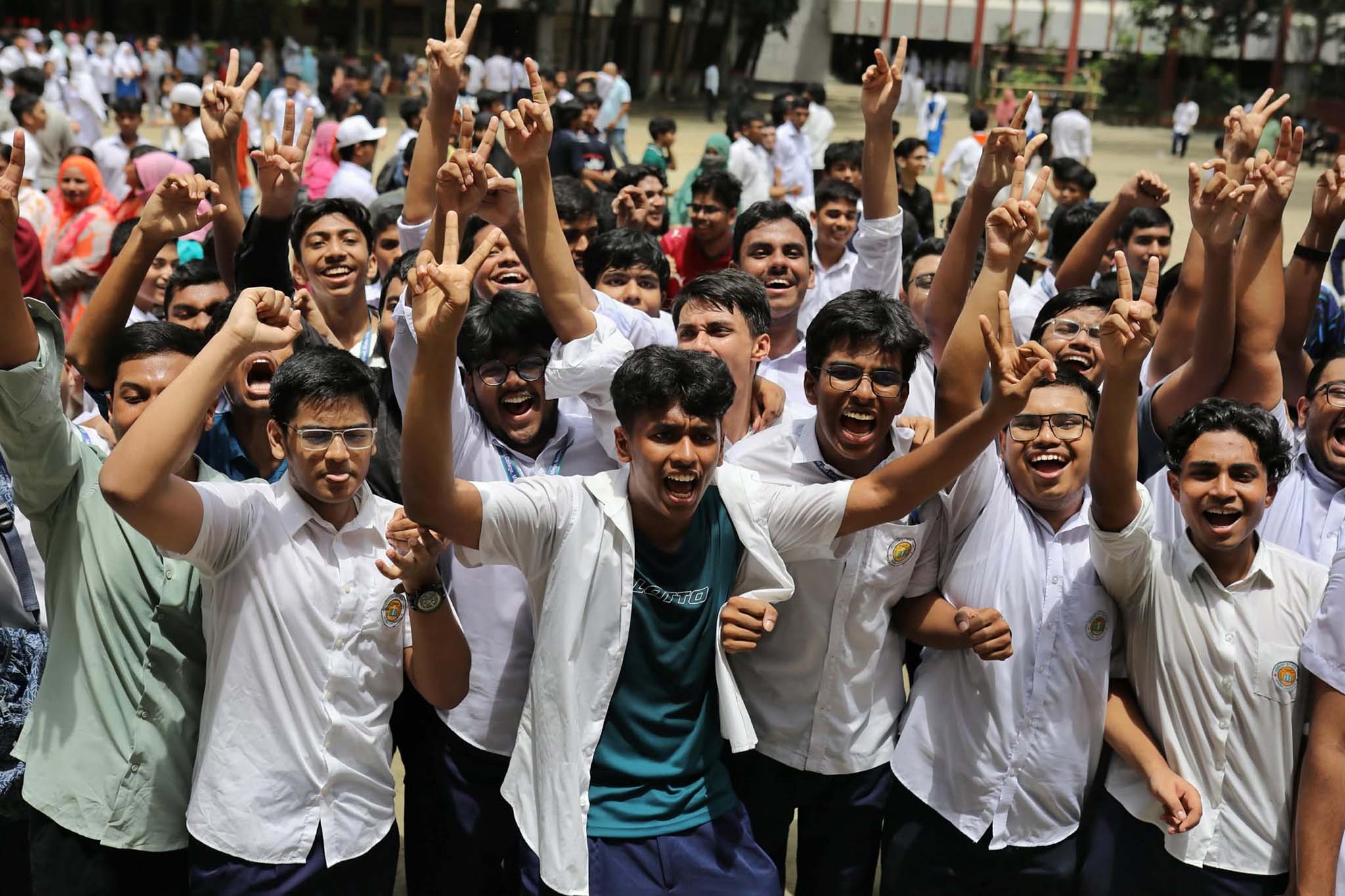 জিপিএ-৫ প্রাপ্তিতে ছাত্রীদের পেছনে ফেলল ছাত্ররা